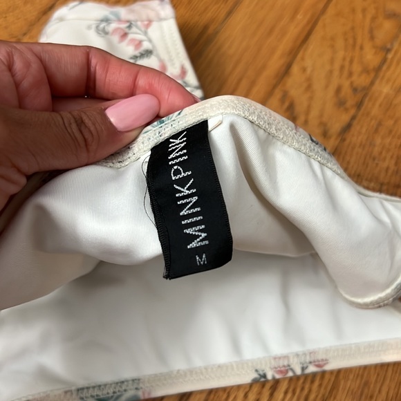 Bikini - Picture 5 of 7